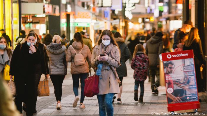 BioNTech: Πριν από τα Χριστούγεννα οι πρώτοι εμβολιασμοί