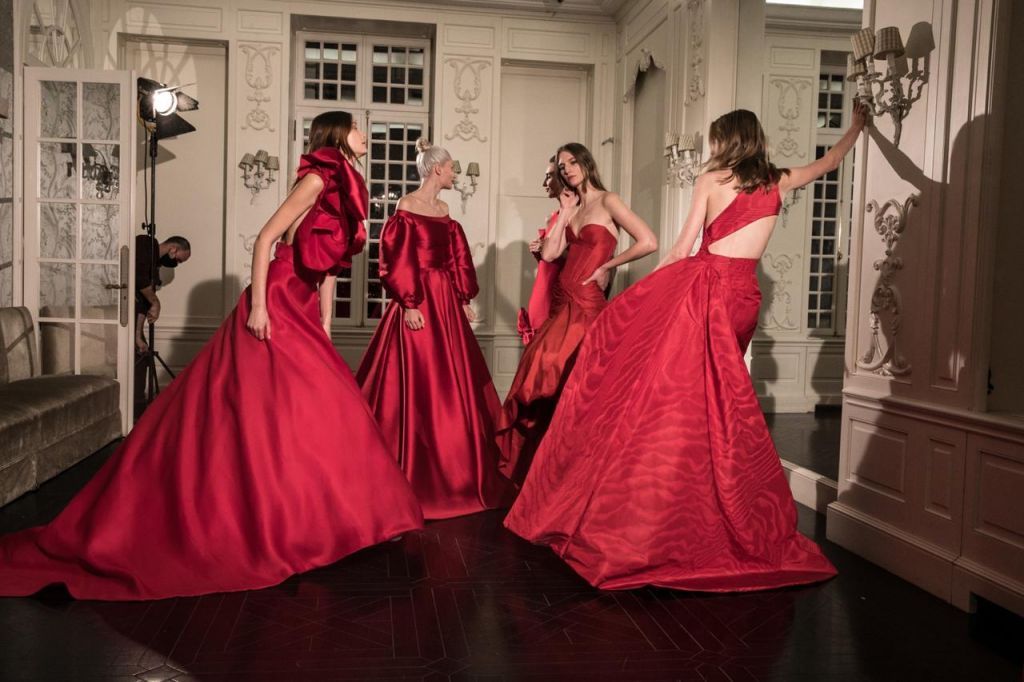 Σίλια Κριθαριώτη : Δημιουργίες της φιγουράρουν στα editorial μόδας και λατρεύουν οι σταρς παγκοσμίως