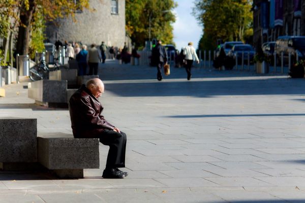 «Επίμονη» κόπωση στα μισά και πλέον άτομα που μολύνονται με κοροναϊό