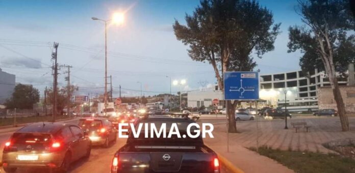 Εύβοια : Χαοτική η εικόνα στην είσοδο της Χαλκίδας