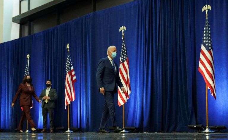 Η δημοκρατία «αντεπιτίθεται»…