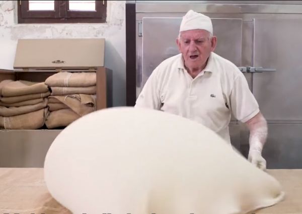 Γιώργος Χατζηπαράσχος: Ο μύθος της Κρήτης που αποθέωσε το Business Insider