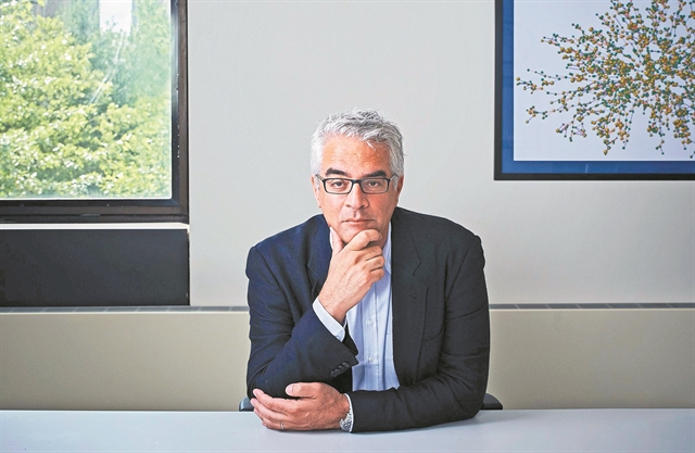 Χρηστάκης για κοροναϊό : Επιστροφή στην κανονικότητα γύρω στο 2024