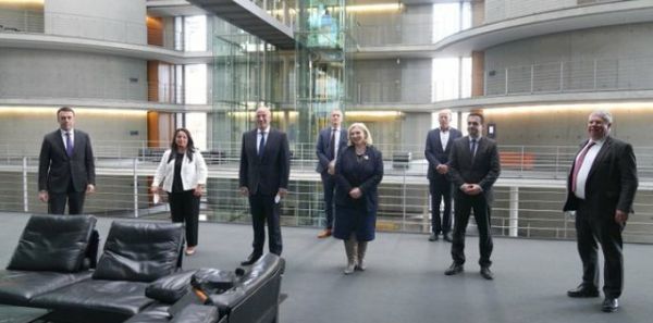 Ικανοποίηση στην Αθήνα μετά τις επαφές Δένδια στο Βερολίνο – Τι συζητήθηκε για την τουρκική παραβατικότητα