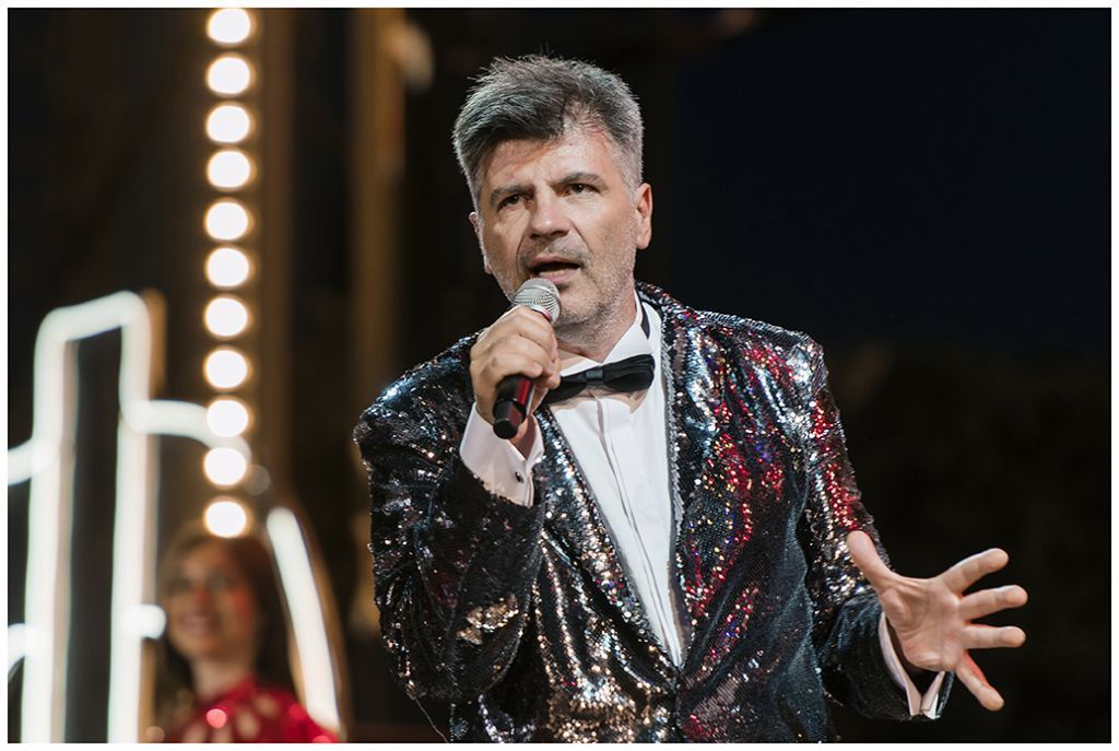 O Φοίβος Δεληβοριάς θα ανάψει φέτος τα φωτάκια του Νιάρχος