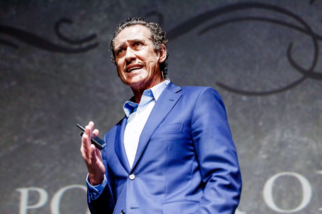 «Λύγισε» on air ο Βαλντάνο για Μαραντόνα: «Κλαίει μέχρι και η μπάλα»