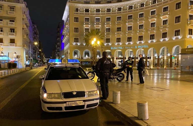 Lockdown : Νυχτερινές περιπολίες και συνεχείς έλεγχοι για την τήρηση του στη Θεσσαλονίκη