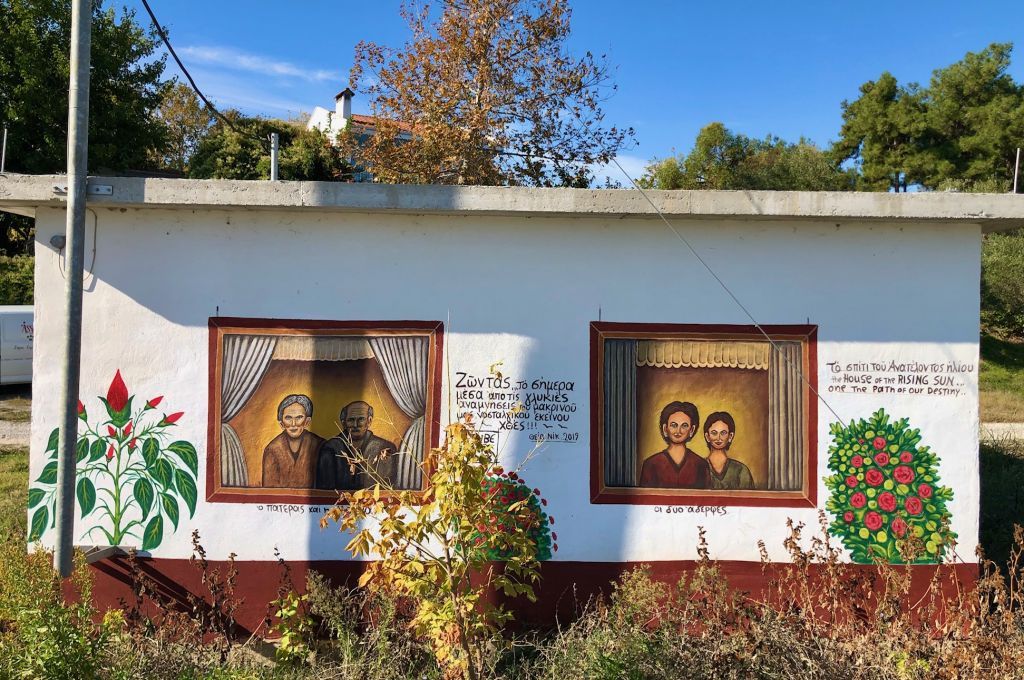 71χρονος «γκραφιτάς» ζωγράφισε ολόκληρο το χωριό του