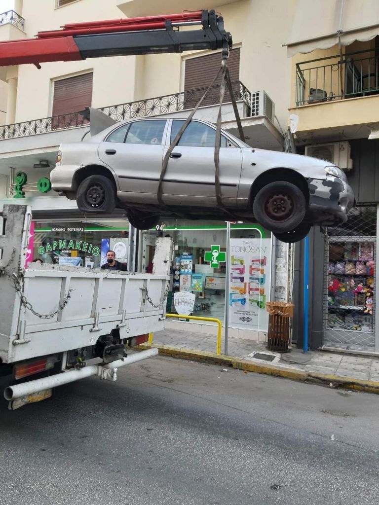 Δήμος Πειραιά : Απομακρύνονται εγκαταλελειμμένα οχήματα από το κέντρο της πόλης