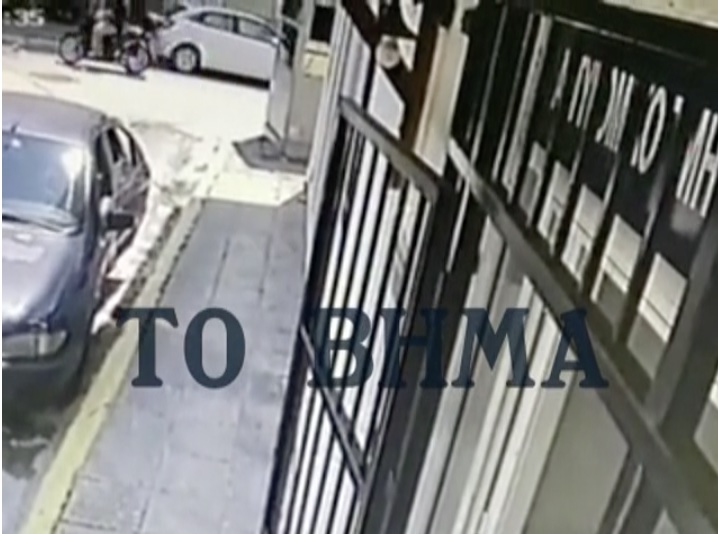 Απόδραση : Δείτε βίντεο με αλλοδαπό να φεύγει ανενόχλητος έξω από αστυνομικό τμήμα