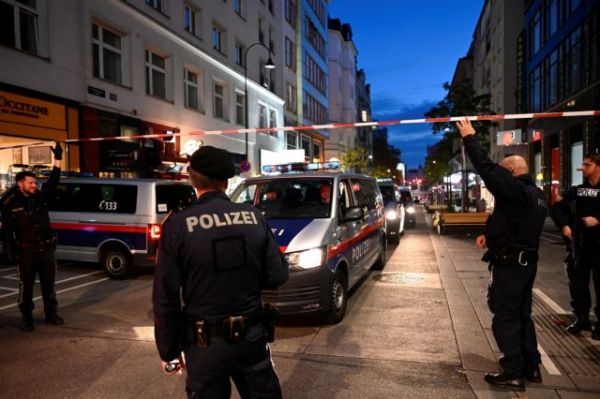 Επίθεση στη Βιέννη : Τρεις νεκροί και πολλοί τραυματίες – Τζιχαντιστής του ISIS ένας από τους δράστες, σε εξέλιξη επιχείρηση της αντιτρομοκρατικής