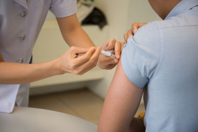 Γερμανία: Θα προμηθευτεί έως και 100 εκατ. δόσεις εμβολίου - Ο στρατός θα αναλάβει τη φύλαξη του