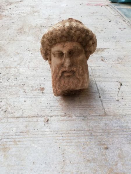 Τον θεό Ερμή απεικονίζει η αρχαία κεφαλή που βρέθηκε στην Αιόλου