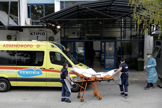 Κοροναϊός : «Βράζουν» τα νοσοκομεία - Μία διασωλήνωση κάθε 40 λεπτά