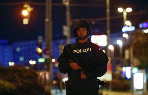 Επίθεση στη Βιέννη : «Δεν το βάζουμε κάτω», λένε οι ηγέτες του κόσμου