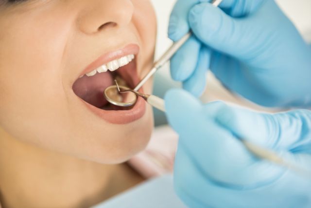 Κοροναϊός : Μερικοί άνθρωποι υποψιάζονται ότι χάνουν τα δόντια τους