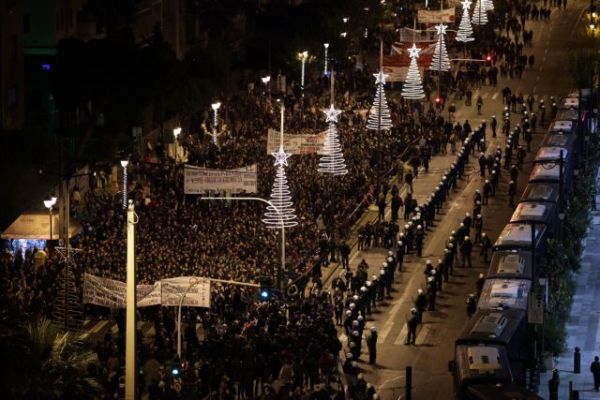 Πολυτεχνείο :  Πολιτική σύγκρουση για την απαγόρευση του εορτασμού – Διάβημα διαμαρτυρίας στην ΠτΔ