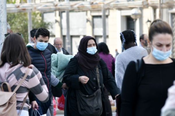 Κοροναϊός : «Η μάσκα λειτουργεί και σαν εμβόλιο» τονίζει έλληνας καθηγητής στο ΜΙΤ – Τι λέει για το lockdown