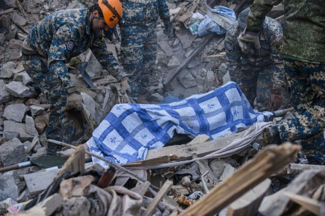 Ναγκόρνο Καραμπάχ : «Αναγκαίο να τερματιστούν οι συγκρούσεις» τονίζουν Μακρόν – Πούτιν