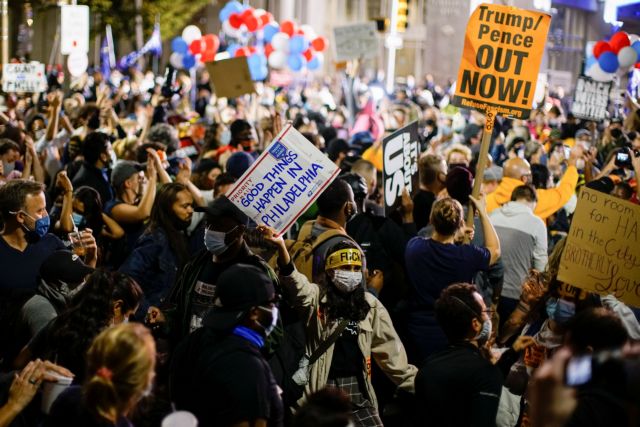 Εκλογές ΗΠΑ : Ενωτικός ο Μπάιντεν που βρίσκεται μια ανάσα από το Λευκό Οίκο – Επιμένει διχαστικά ο Τραμπ