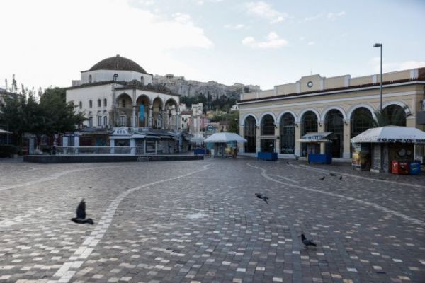 Κοροναϊός – Lockdown : Έρημη πόλη η Αθήνα – Άδειοι δρόμοι και πλατείες [εικόνες]