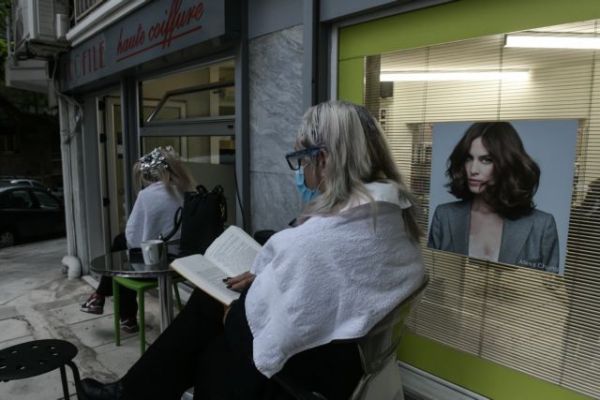 Καραντίνα: Την Κυριακή οι τελευταίες επισκέψεις στα κομμωτήρια