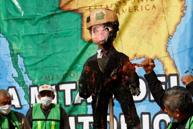 Μεξικό : Διαδηλωτές έκαψαν πινιάτα του Τραμπ, καταγγέλλοντας την μεταναστευτική πολιτική του