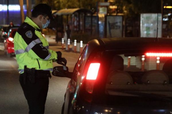 Κοροναϊός : Εντατικοί έλεγχοι για την τήρηση των μέτρων – «Βροχή» προστίμων για μη χρήση μάσκας