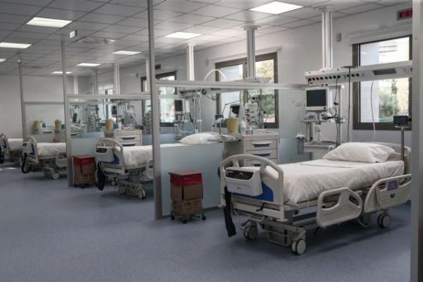 Θεσσαλονίκη: Ξεκίνησε η μεταφορά ασθενών από δημόσια νοσοκομεία σε ιδιωτικές κλινικές