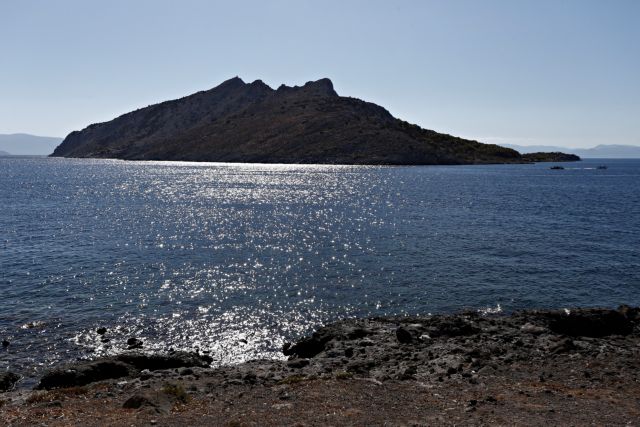 Ρόδος: Βρέθηκε ένας νεκρός δίπλα σε ημιβυθισμένο σκάφος που μετέφερε 12 μετανάστες