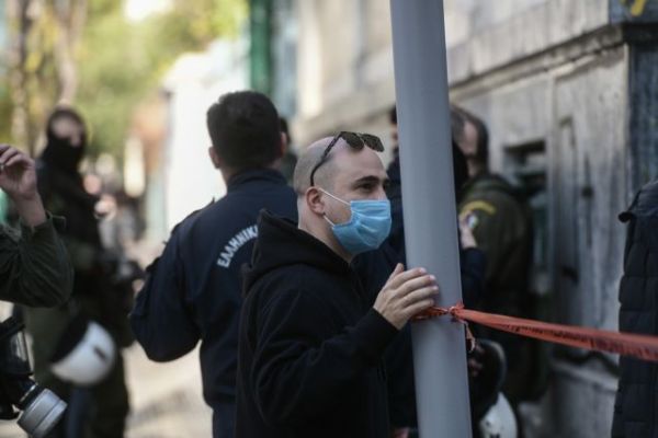 Ο Μπογδάνος στο Πολυτεχνείο, πήγε να εμψυχώσει τα ΜΑΤ