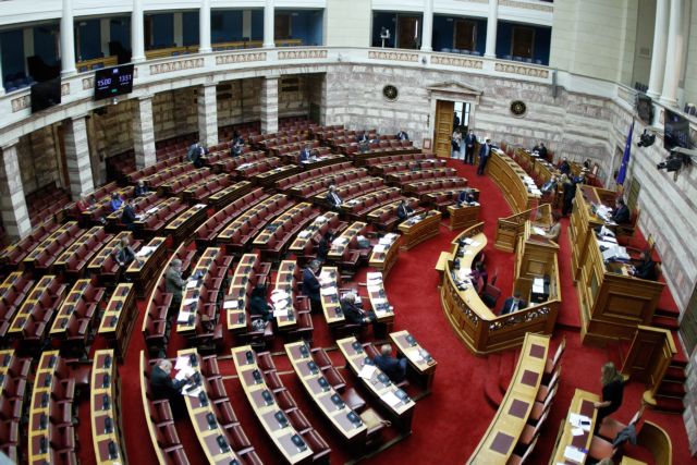 Βουλή: Κατατέθηκε η τροπολογία για προσλήψεις στους ΟΤΑ λόγω κοροναϊού