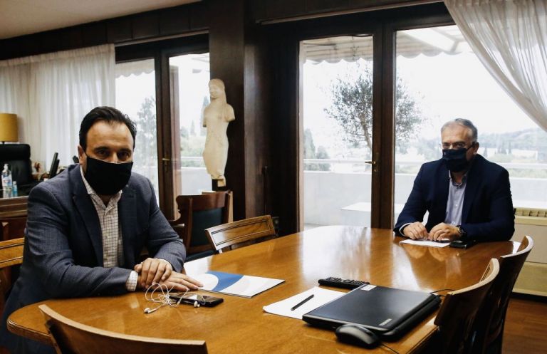 Συνάντηση Θεοδωρικάκου με τον πρόεδρο της ΚΕΔΕ: 60 εκατ. ευρώ στους Δήμους κατά τη διάρκεια της πανδημίας