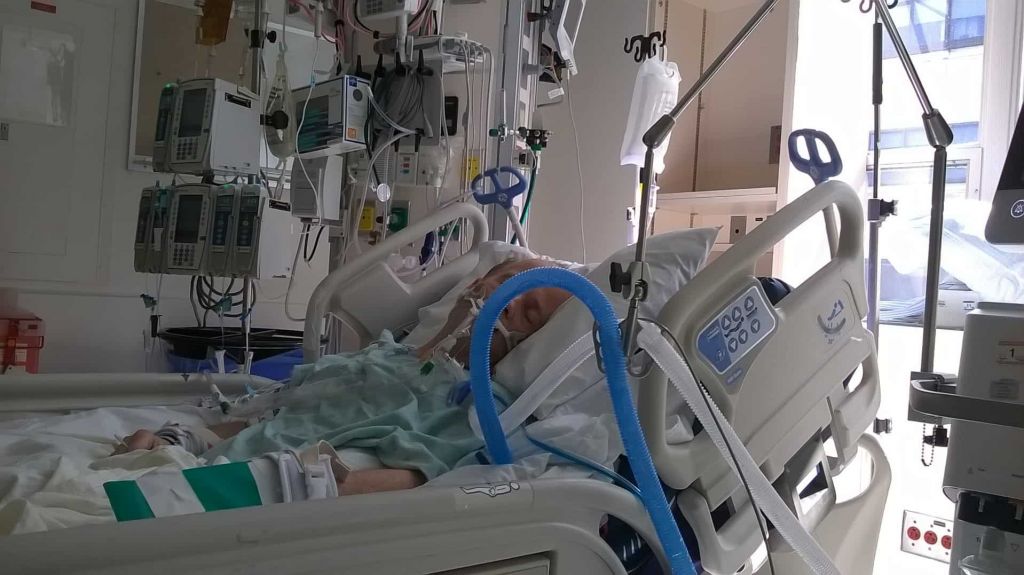 Κοροναϊός : Συναγερμός με επτά διασωληνωμένους κάτω των 40 ετών