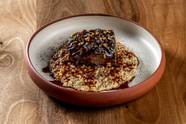 Μοσχαρίσια μάγουλα όπως δεν τα έχετε ξαναφάει από τον Γιάννη Λιόκα