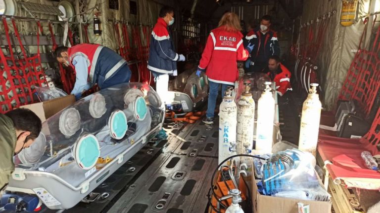 Κοροναϊός : Ασφυξία στη Βόρεια Ελλάδα – Στο «κόκκινο» οι διασωληνωμένοι, ξεκίνησαν οι αεροδιακομιδές