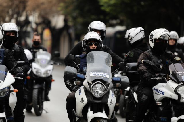 Κοροναϊός : Ενταση και συλλήψεις στη Θεσσαλονίκη με νεαρούς που έπαιζαν μπάλα