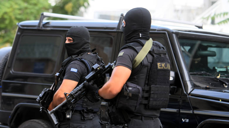Θεσσαλονίκη : Αστυνομικοί κυνηγούν πιτσιρικάδες στη Θεσσαλονίκη