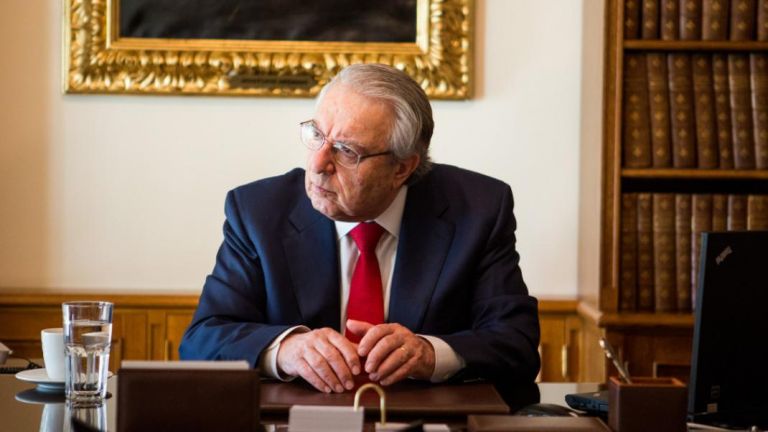 Μπαμπινιώτης : Προσβλητικό για την γλώσσα μας να λένε delivery και take away