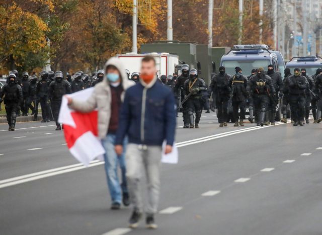 Λευκορωσία : Συνεχίζονται οι διαδηλώσεις κατά του Λουκασένκο – Εκατοντάδες συλλήψεις