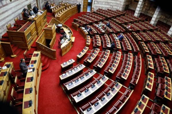 Βουλή : Δεκτό επί της αρχής το νομοσχέδιο για διαχωρισμό αρμοδιοτήτων ΥΠΑ και ΑΠΑ
