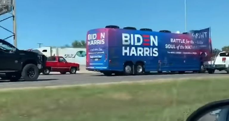 Προεδρικές εκλογές ΗΠΑ : Το FBI διερευνά την παρενόχληση λεωφορείου της προεκλογικής εκστρατείας Μπάιντεν
