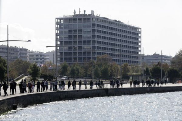 Κοροναϊός : Λυγίζουν γιατροί και ασθενείς – Σκέψεις για απαγόρευση κυκλοφορίας στην Αττική