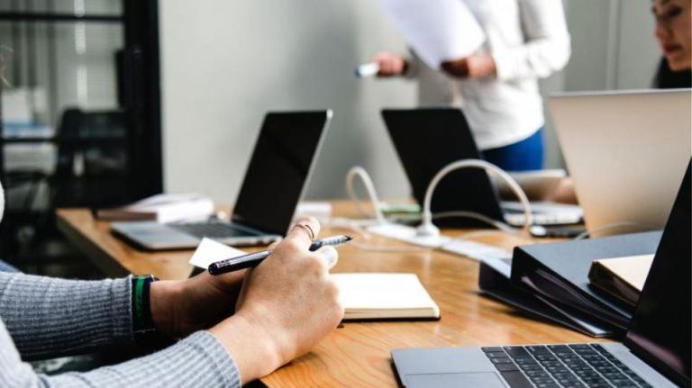 Κοροναϊός : Πώς θα λειτουργήσει το Δημόσιο από Δευτέρα – Τι ισχύει για ευπαθείς ομάδες και τηλεργασία