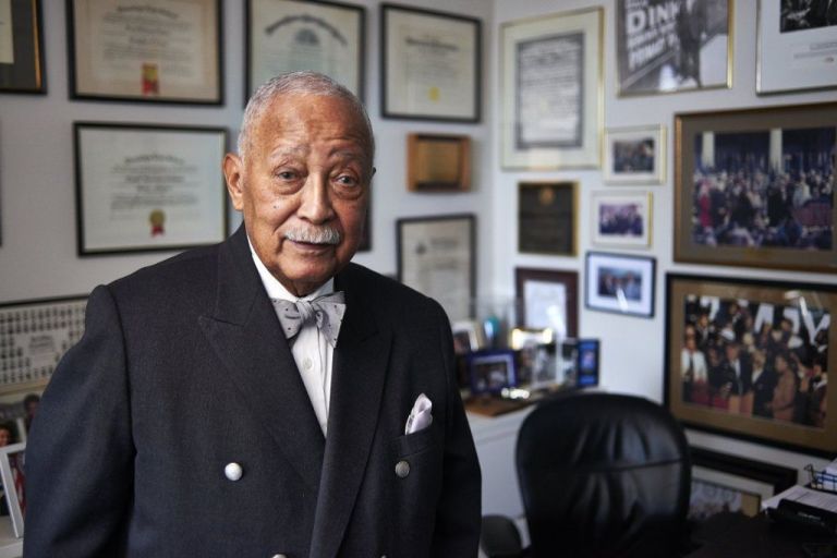 Ντέιβιντ Ντίνκινς : Πέθανε ο πρώτος Αφροαμερικανός που εξελέγη δήμαρχος Νέας Υόρκης