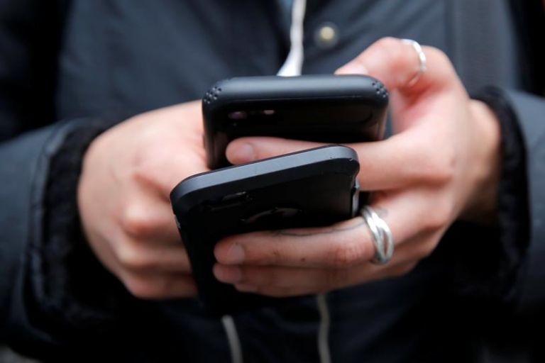 Πιερρακάκης : Δεν θα υπάρξει κόφτης στα SMS στο 13033 – Πώς θα γίνει ο εμβολιασμός
