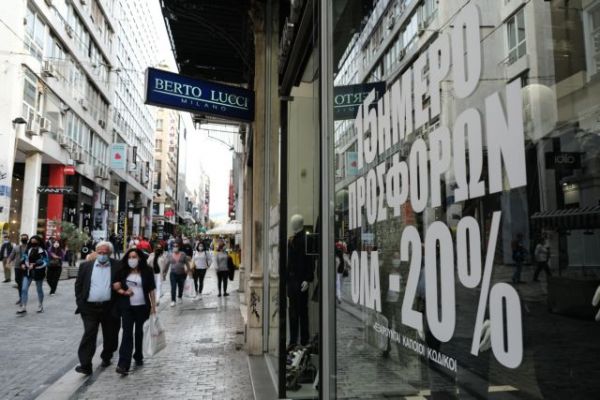 Ενδιάμεσες εκπτώσεις : Γιατί οι έμποροι ζητούν την κατάργησή τους