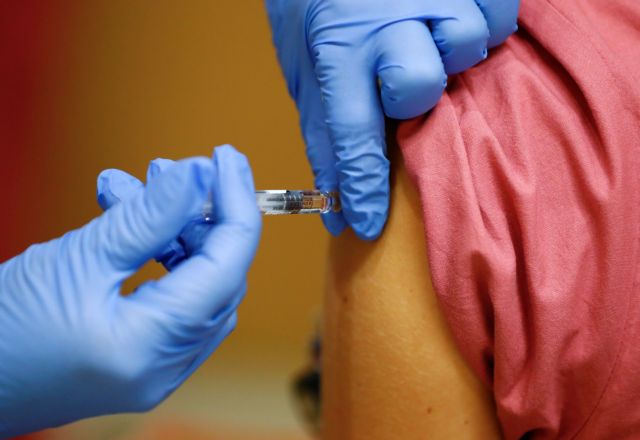 Κοροναϊός : Πιο πρόθυμοι να εμβολιαστούν οι άντρες από τις γυναίκες