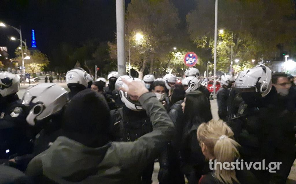 Κοροναϊός : Επεισόδια μεταξύ διαδηλωτών κατά του lockdown και αστυνομικών στη Θεσσαλονίκη