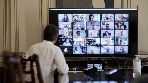 Κοροναϊός : Οι επιδημιολόγοι στα γρανάζια της πολιτικής και πώς επηρέασε τη διαχείριση του δεύτερου κύματος